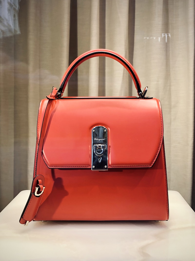 Mini Bag Estruturada Couro